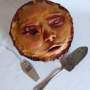 NEW HALLOWEEN HORROR PROP HUMAN FACE SKIN PIE CRUST MURDER SERVER GOTHIC ODDITY